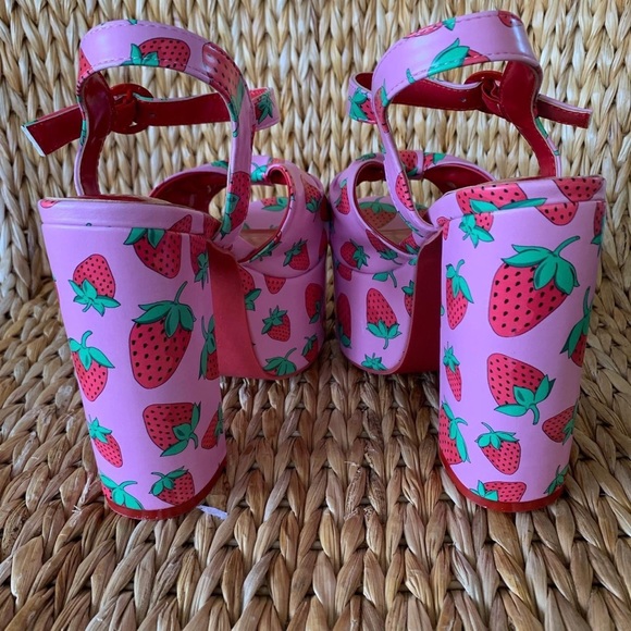 New Sugar Thrillz x Dolls Kill Strawberry Fields Platforms - Picture 4 of 4